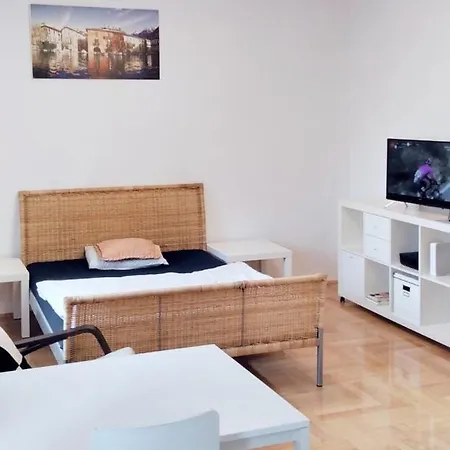 Hallera Square 27m2 Apartmán *